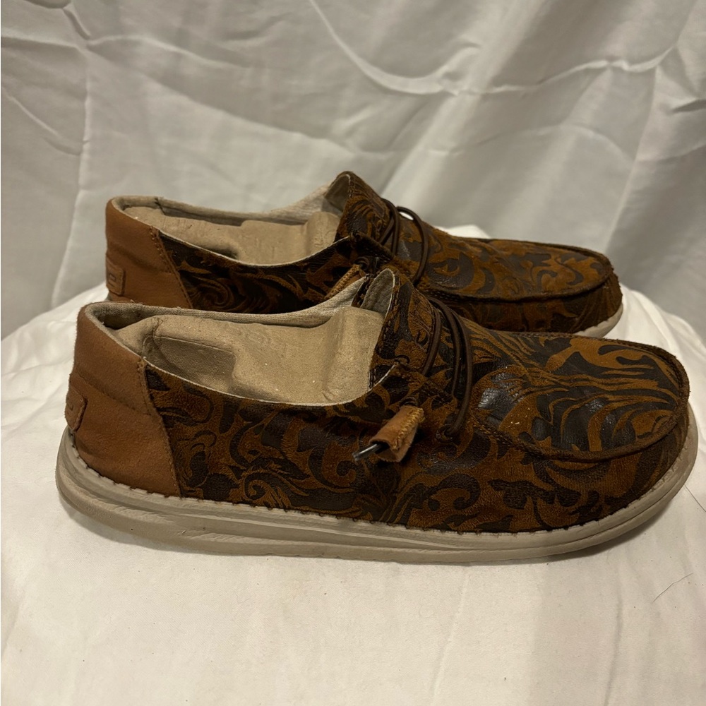 Hey Dudes - Women’s Size 9 - Wendy Ranch Saddle